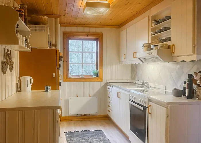 Vakantiehuis Stunning In With Sauna Ljordalen
